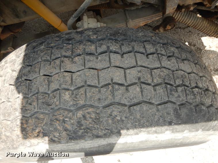 image for item DB8314 1996 Ford LN8000 vacuum truck