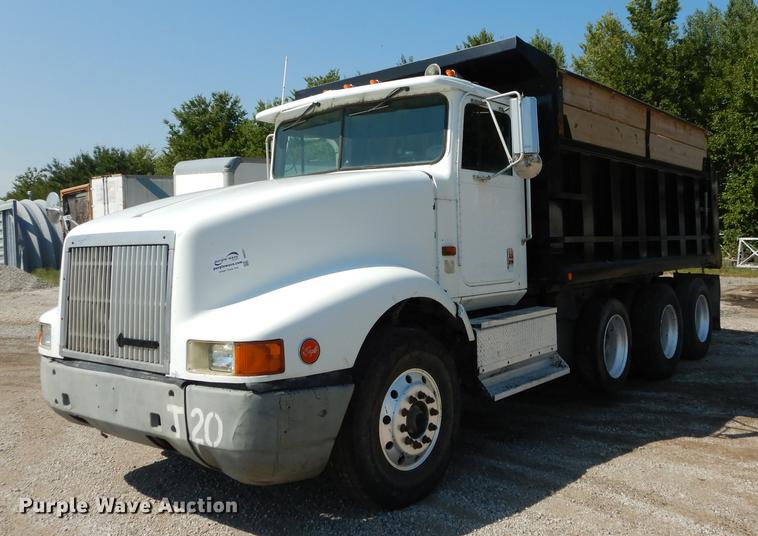 image for item DB8321 1993 International Eagle 9400 dump truck