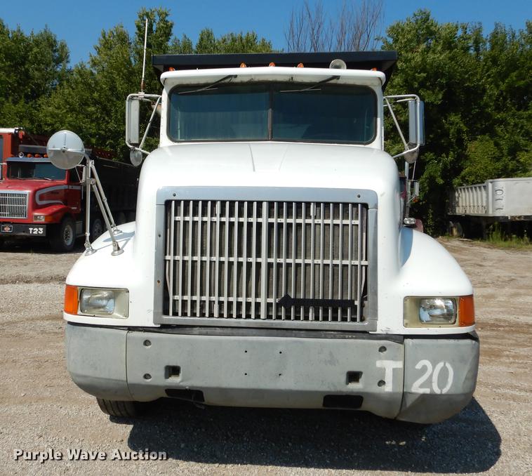 image for item DB8321 1993 International Eagle 9400 dump truck