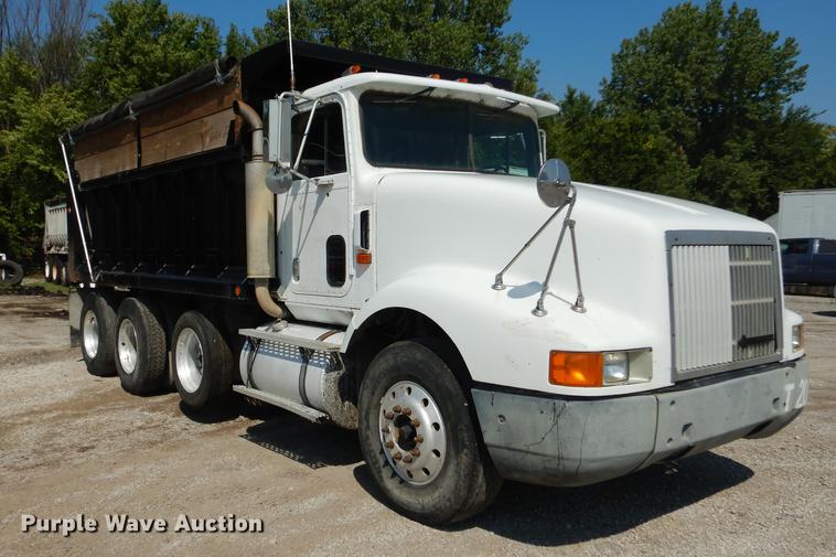 image for item DB8321 1993 International Eagle 9400 dump truck