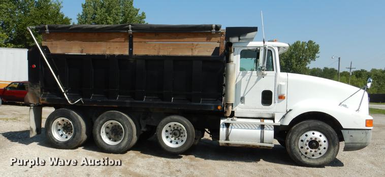 image for item DB8321 1993 International Eagle 9400 dump truck