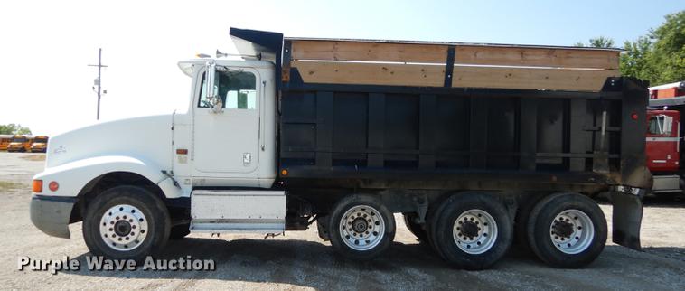 image for item DB8321 1993 International Eagle 9400 dump truck