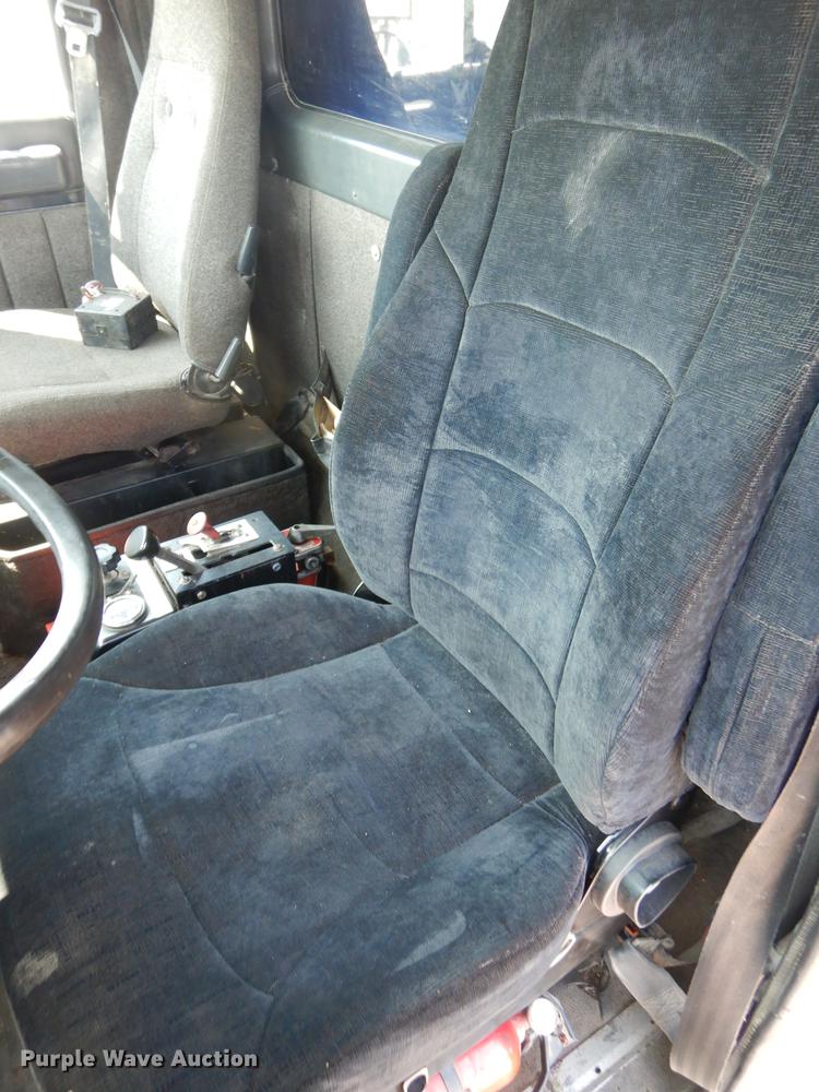 image for item DB8321 1993 International Eagle 9400 dump truck