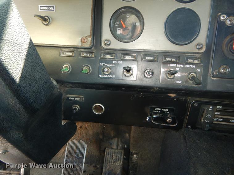 image for item DB8321 1993 International Eagle 9400 dump truck