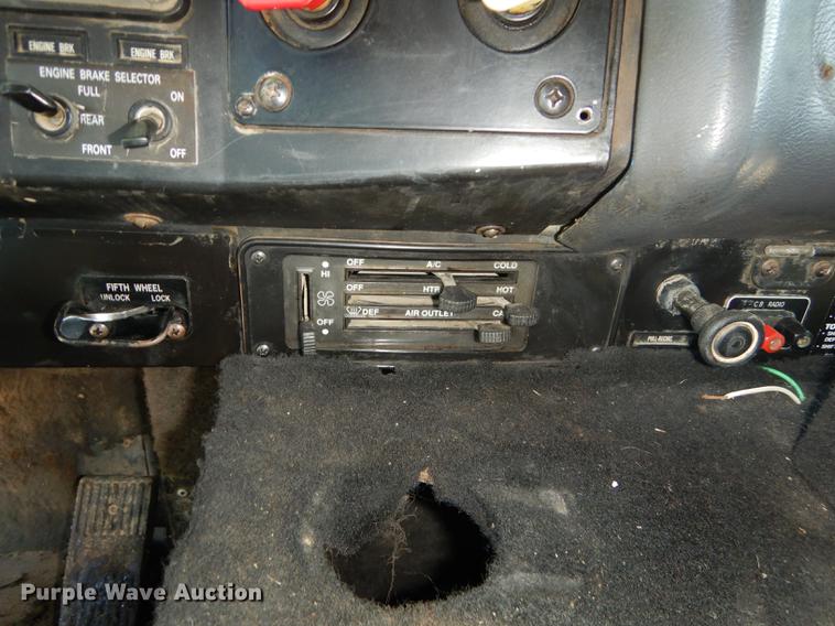 image for item DB8321 1993 International Eagle 9400 dump truck