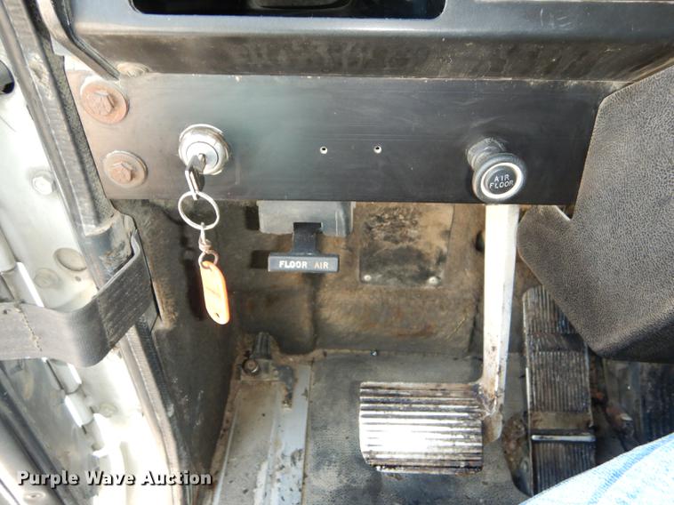 image for item DB8321 1993 International Eagle 9400 dump truck