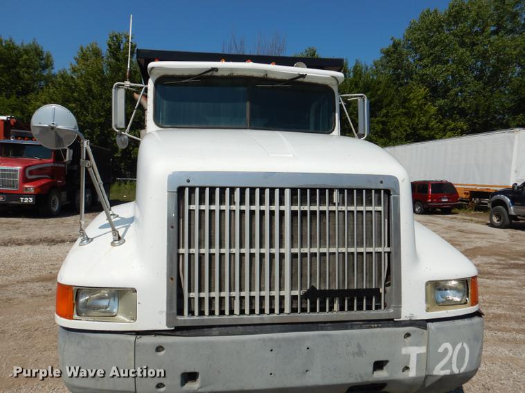 image for item DB8321 1993 International Eagle 9400 dump truck