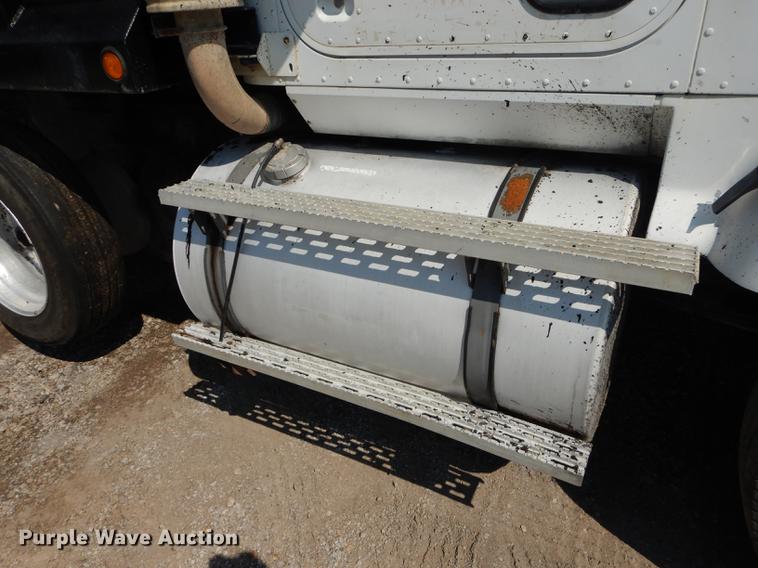 image for item DB8321 1993 International Eagle 9400 dump truck