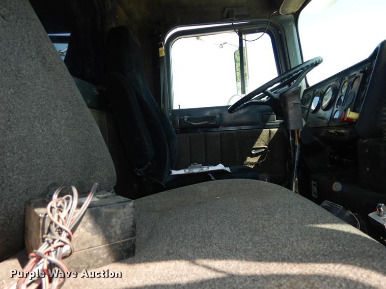 image for item DB8321 1993 International Eagle 9400 dump truck