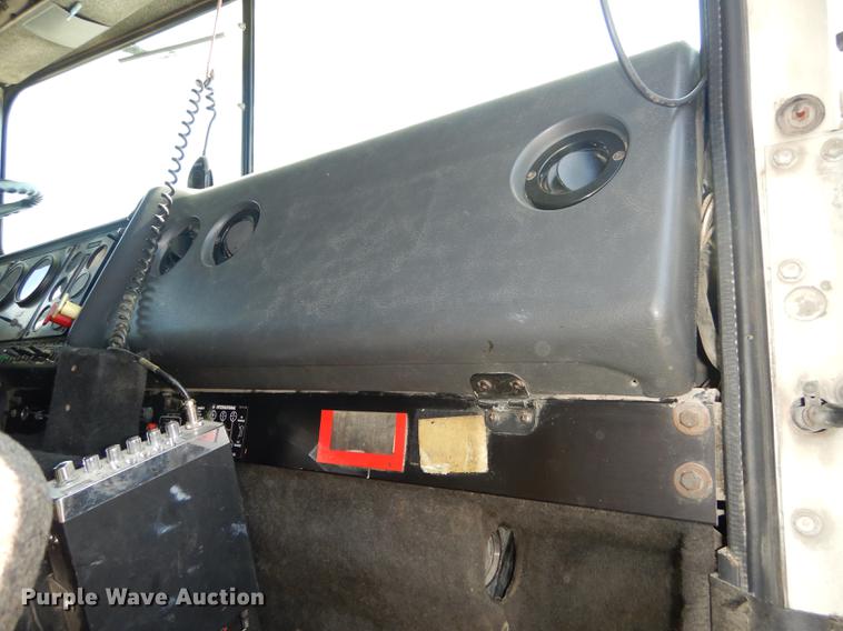 image for item DB8321 1993 International Eagle 9400 dump truck