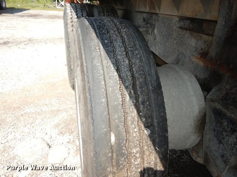 image for item DB8321 1993 International Eagle 9400 dump truck