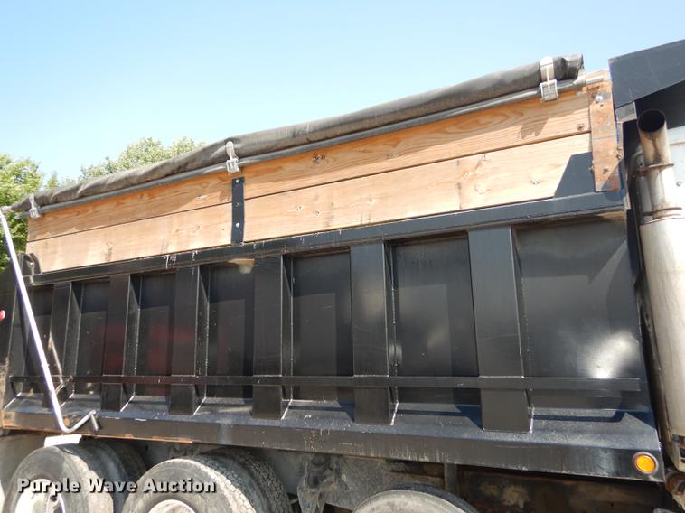 image for item DB8321 1993 International Eagle 9400 dump truck