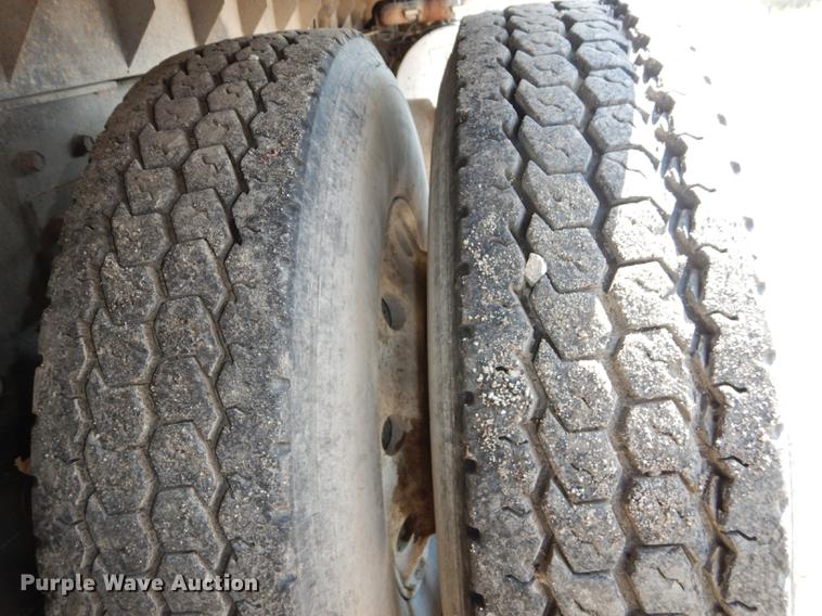 image for item DB8321 1993 International Eagle 9400 dump truck