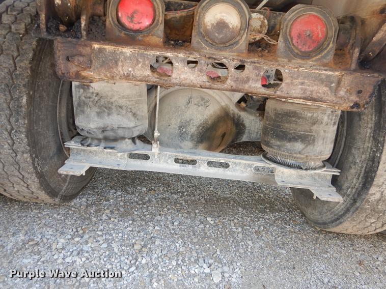 image for item DB8321 1993 International Eagle 9400 dump truck