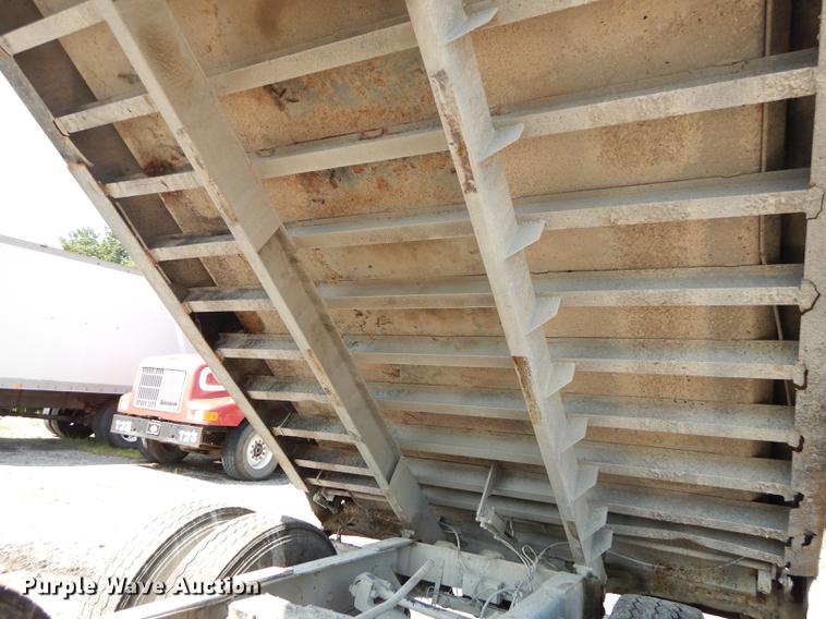 image for item DB8321 1993 International Eagle 9400 dump truck