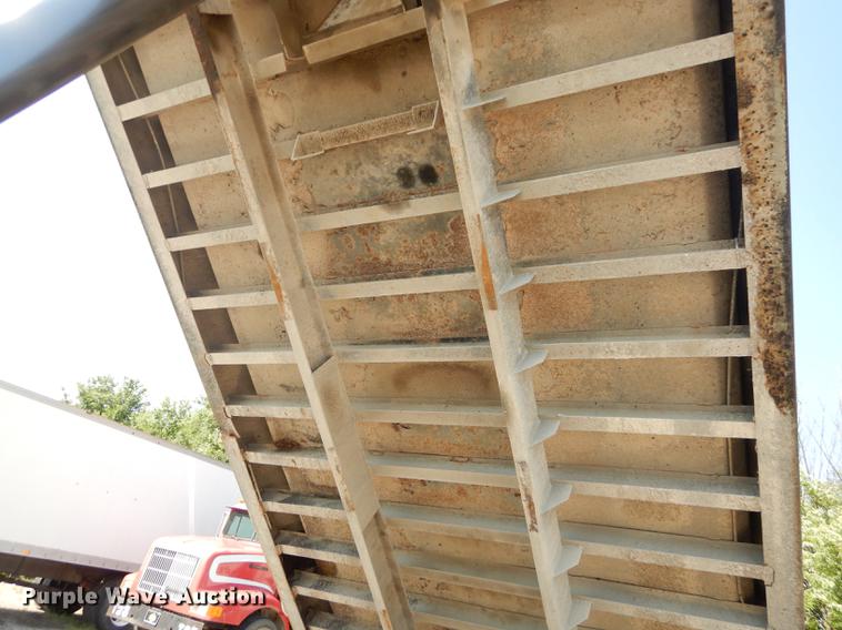 image for item DB8321 1993 International Eagle 9400 dump truck