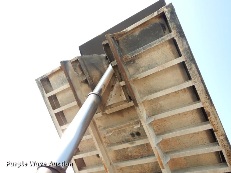 image for item DB8321 1993 International Eagle 9400 dump truck