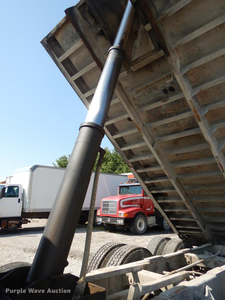 image for item DB8321 1993 International Eagle 9400 dump truck