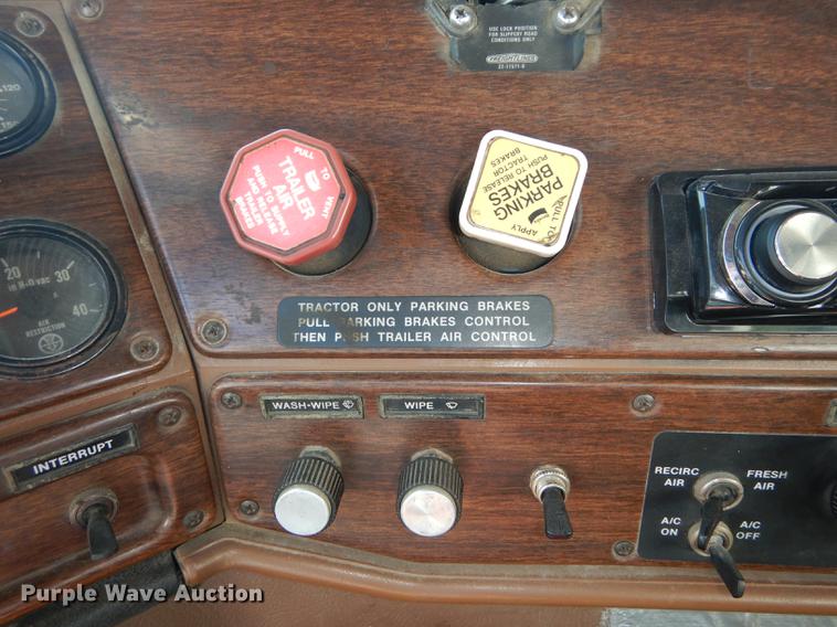 image for item DB8323 1985 Freightliner FLC semi truck