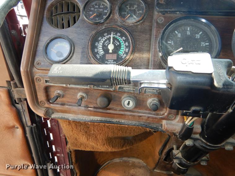 image for item DB8323 1985 Freightliner FLC semi truck