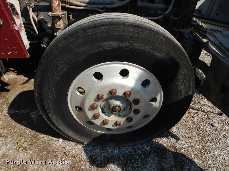 image for item DB8323 1985 Freightliner FLC semi truck