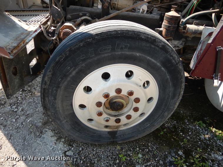 image for item DB8323 1985 Freightliner FLC semi truck