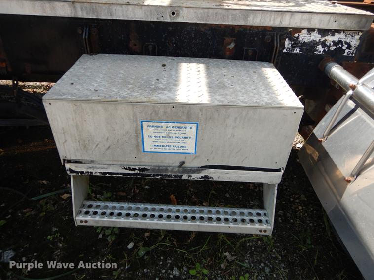 image for item DB8323 1985 Freightliner FLC semi truck