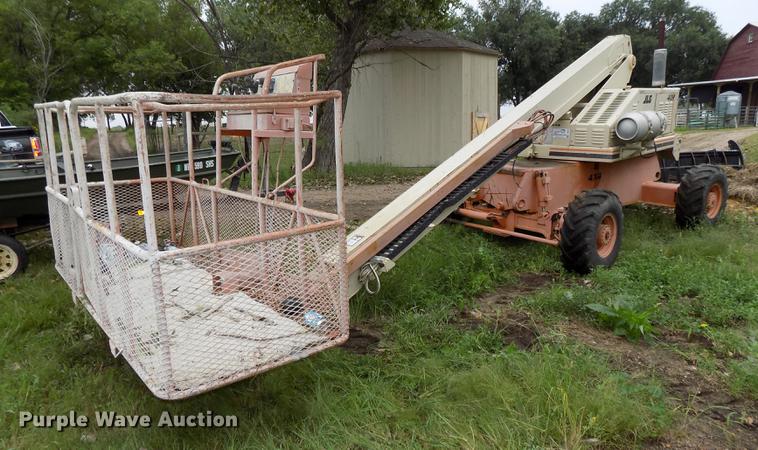 image for item DB8641 1999 JLG 40H boom lift