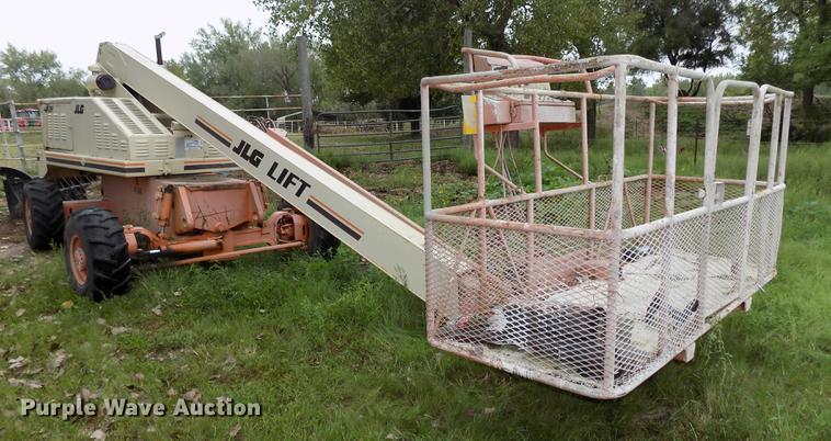 image for item DB8641 1999 JLG 40H boom lift