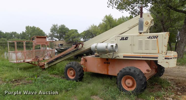 image for item DB8641 1999 JLG 40H boom lift