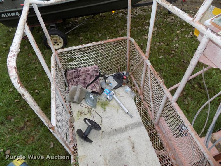 image for item DB8641 1999 JLG 40H boom lift