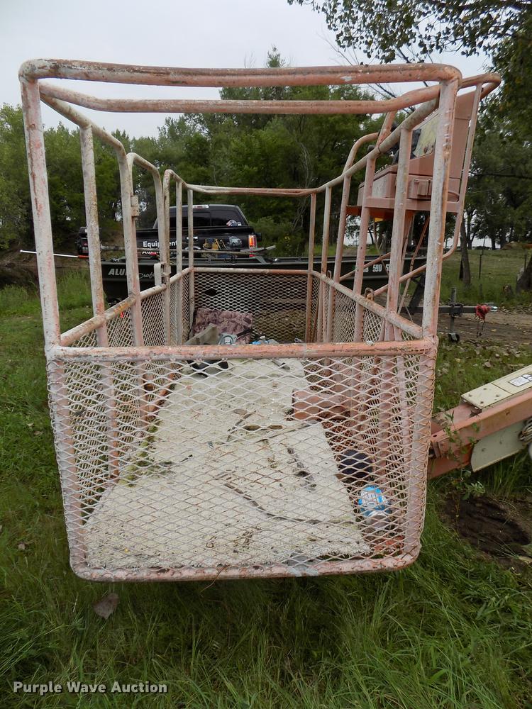 image for item DB8641 1999 JLG 40H boom lift