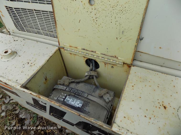 image for item DB8641 1999 JLG 40H boom lift