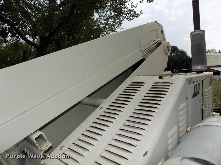 image for item DB8641 1999 JLG 40H boom lift