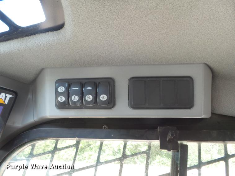 image for item DC7277 2015 Caterpillar 259D skid steer