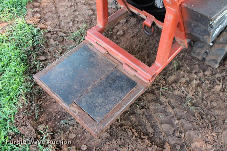 image for item DD5309 2007 Ditch Witch SK500 compact utility loader