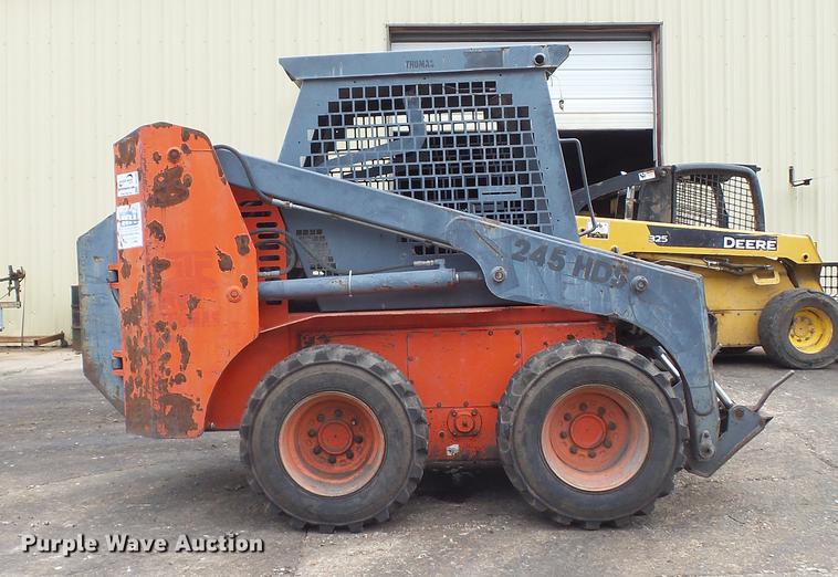 image for item DD7305 1999 Thomas T-245 skid steer