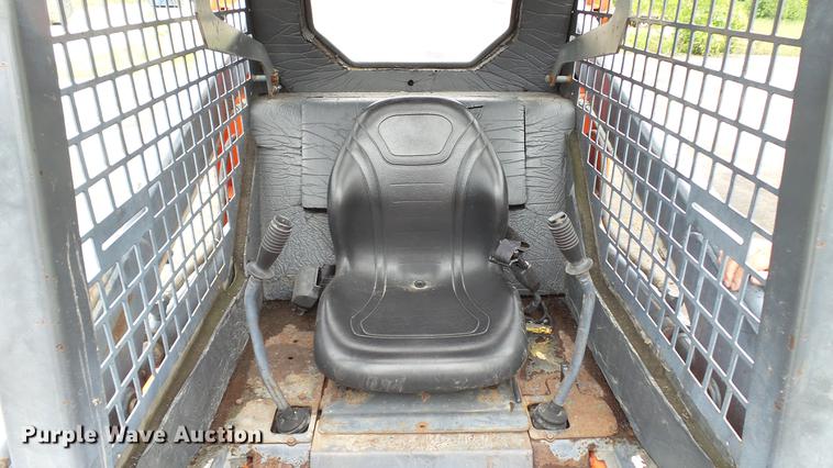 image for item DD7305 1999 Thomas T-245 skid steer