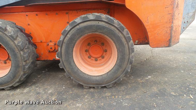 image for item DD7305 1999 Thomas T-245 skid steer