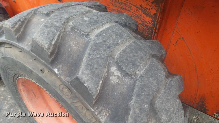 image for item DD7305 1999 Thomas T-245 skid steer