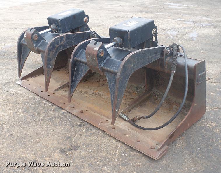 Caterpillar skid steer grapple bucket in High Ridge, MO Item DD7308