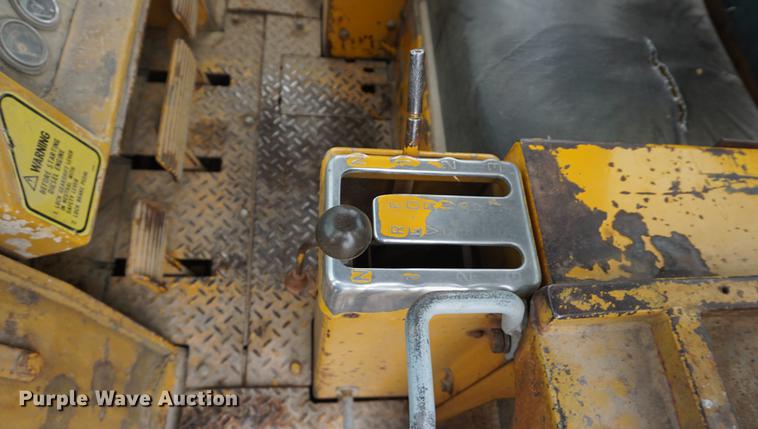 image for item DD7893 1968 Caterpillar 951B track loader