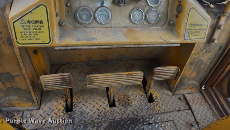 image for item DD7893 1968 Caterpillar 951B track loader