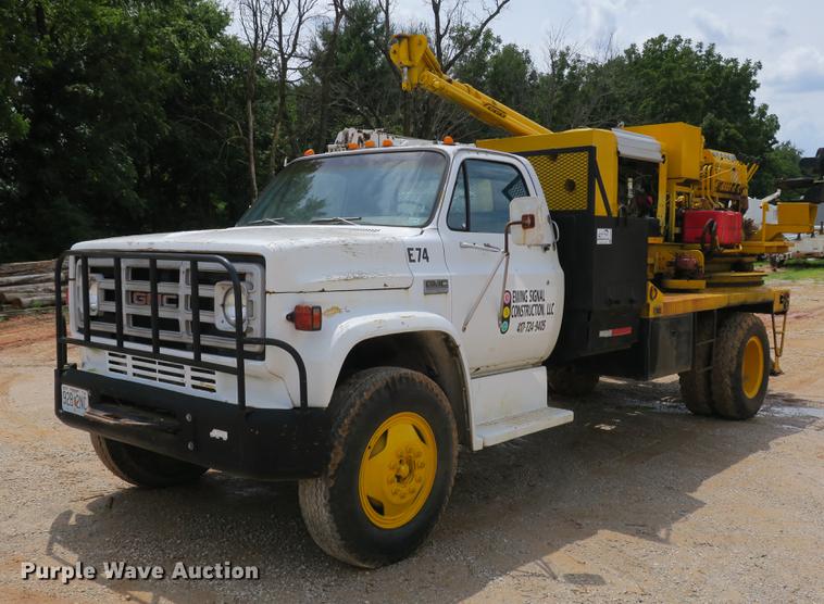 image for item DE3785 1975 GMC 6000 digger derrick truck