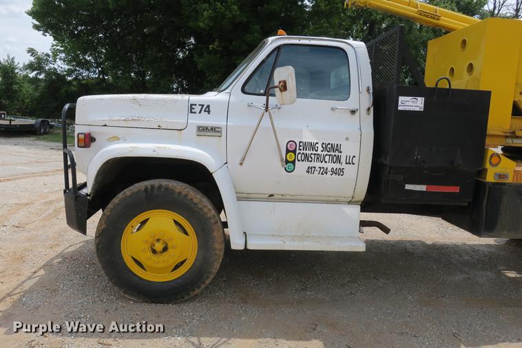 image for item DE3785 1975 GMC 6000 digger derrick truck