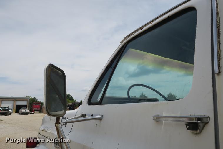 image for item DE3785 1975 GMC 6000 digger derrick truck