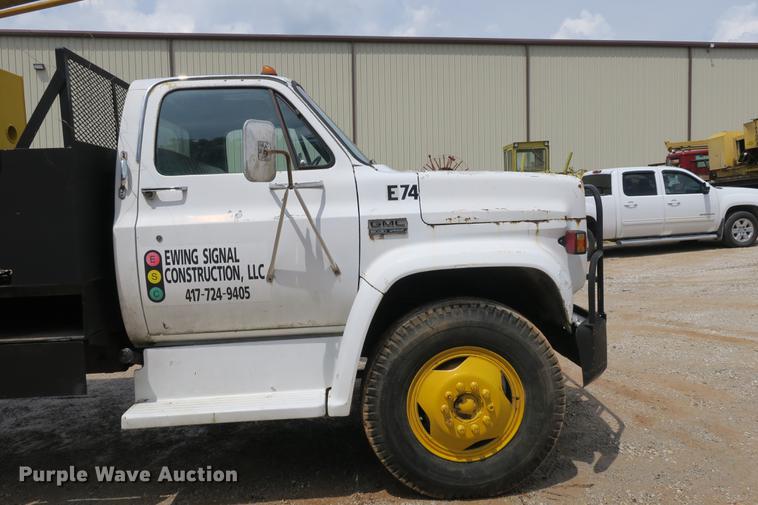 image for item DE3785 1975 GMC 6000 digger derrick truck