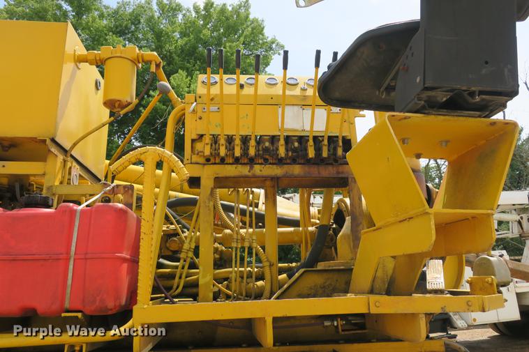 image for item DE3785 1975 GMC 6000 digger derrick truck