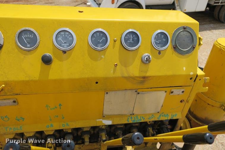 image for item DE3785 1975 GMC 6000 digger derrick truck