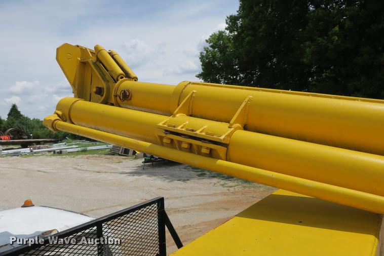 image for item DE3785 1975 GMC 6000 digger derrick truck